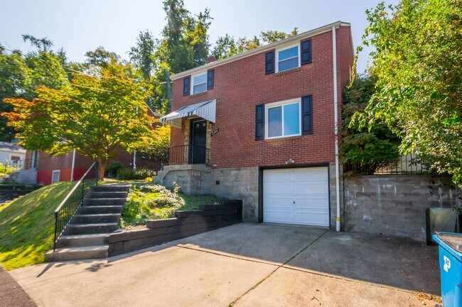 Foto del edificio - AVAILABLE OCT 1ST!! RENOVATED 3-BEDROOM PENN HILLS!!