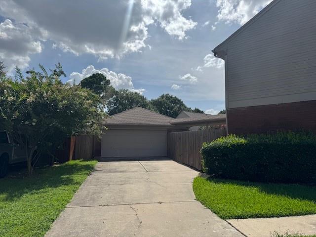 Foto del edificio - 16903 River Willow Dr