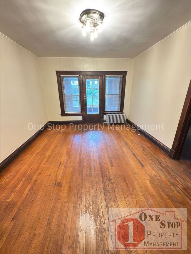 Building Photo - Historic 2 Bedroom, 1 Bathroom Unit in Mid...