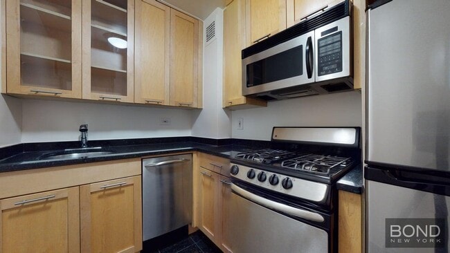 Building Photo - 236 E 36th St