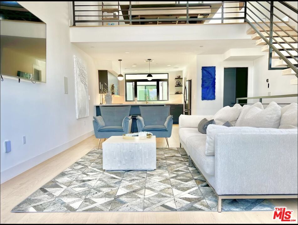 Foto principal - 11326 Victory Blvd