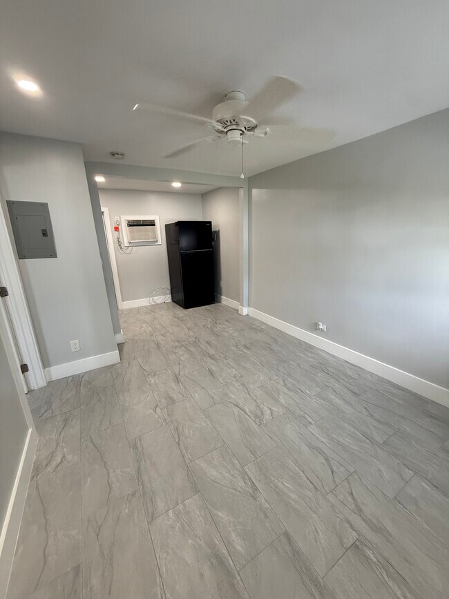 Living room Area - 4510 SW 19th St