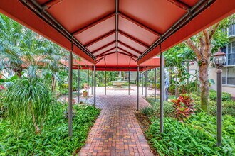 Building Photo - 780 S Sapodilla Ave