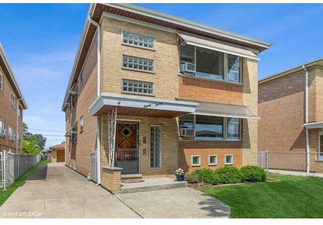 Building Photo - 8020 S Komensky Ave