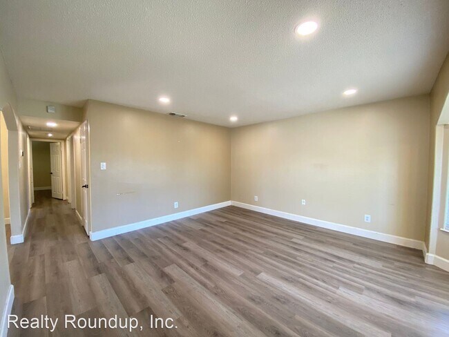Building Photo - 3 br, 2 bath House - 4940 79th St