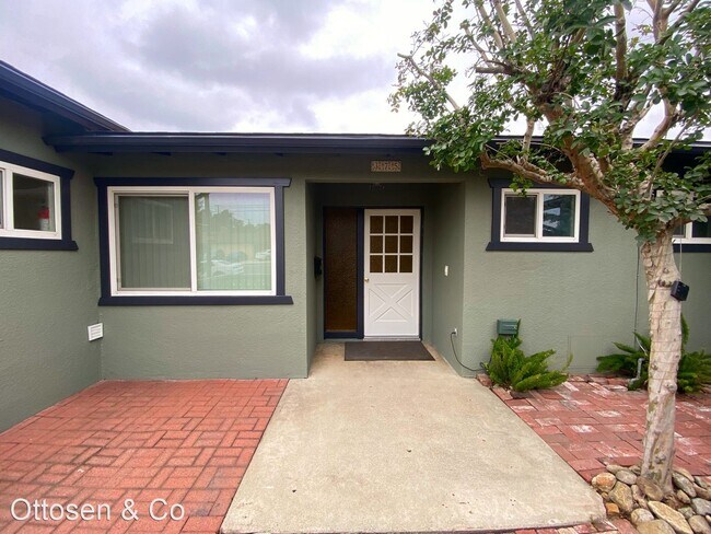 Building Photo - 4 br, 2 bath House - 375 S San Antonio Ave