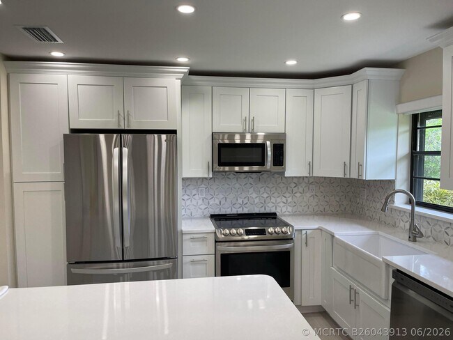Building Photo - 29 Bethesda Park Cir