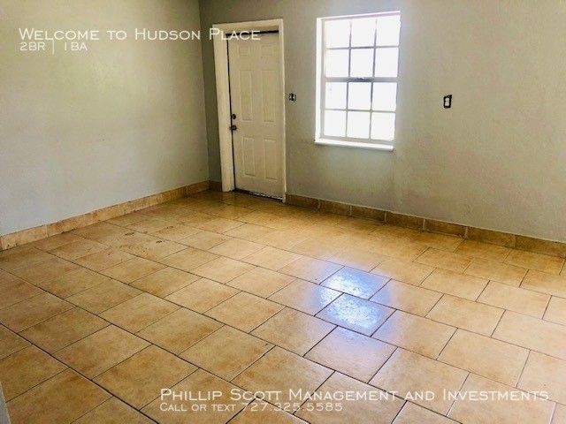 Building Photo - Welcome to Hudson Place!!