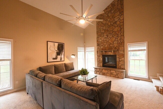 Building Photo - Gorgeous Charter Colony Cul-de-Sac Home: 4 Bed, 2.5 Bath Home with Screened-In Porch