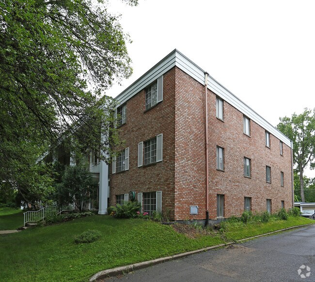 Brewster Place Apartments Saint Paul, MN