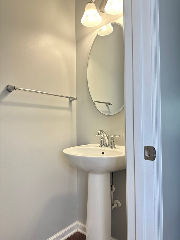 Foto del edificio - 2501 Silverthorn Dr