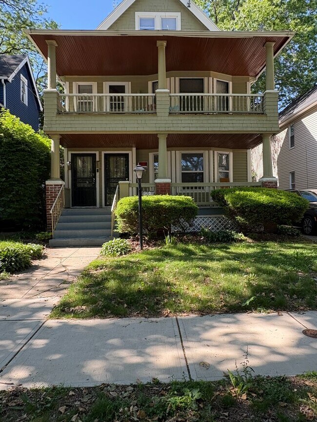 Building Photo - 9118 Yale Ave