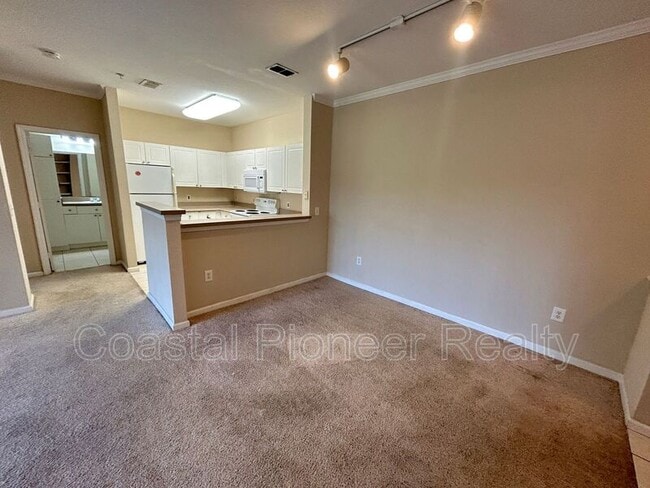 Building Photo - 9301 Crescent Loop Cir