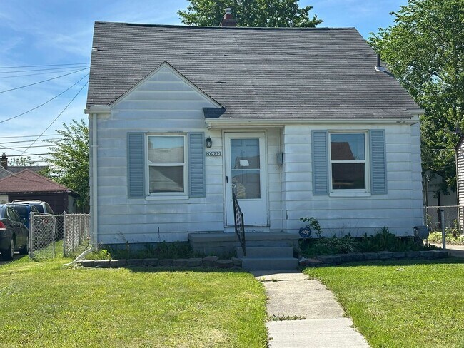 Building Photo - Beautiful Bungalow with Finished Basement and Garage