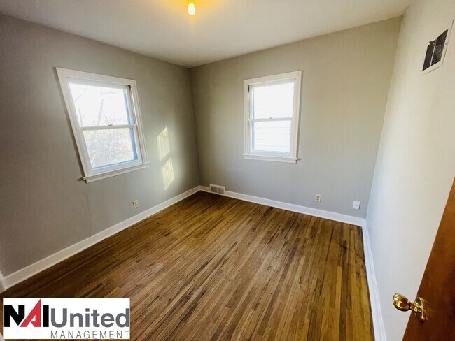 Building Photo - Three bedroom, two bath single family home