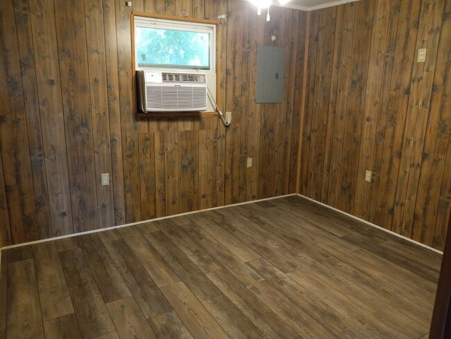 Building Photo - Lakeview Landing