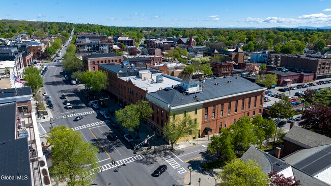 Foto del edificio - 1 Spring St