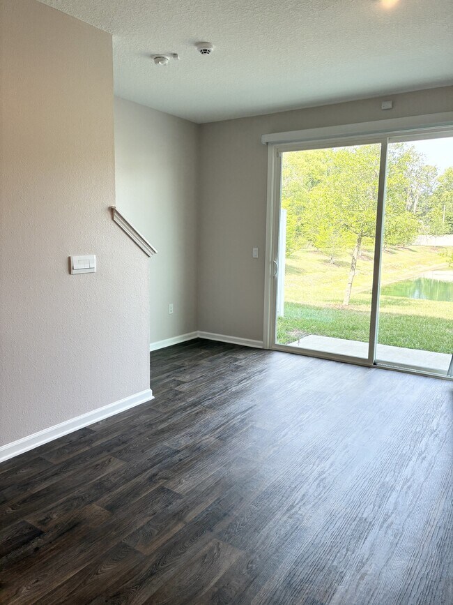 Foto del edificio - 5983 Ortega Lk Dr
