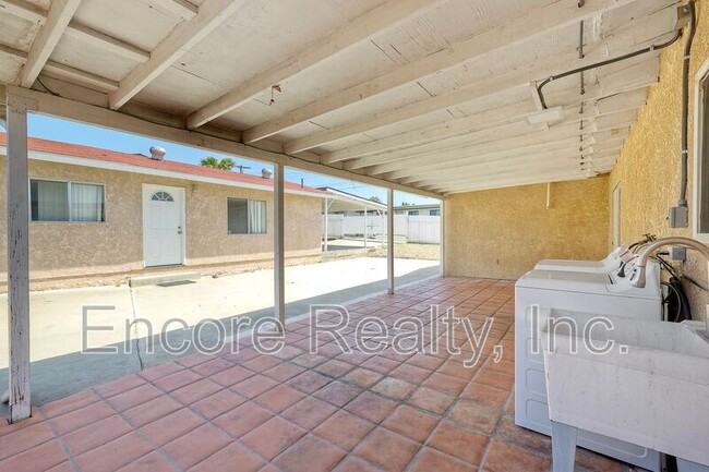 Building Photo - 71 E Palomar St
