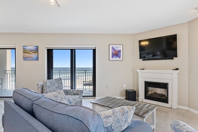 Foto del edificio - Fully Furnished Beautiful 2 Bedroom Seascape Towers Oceanfront Condo