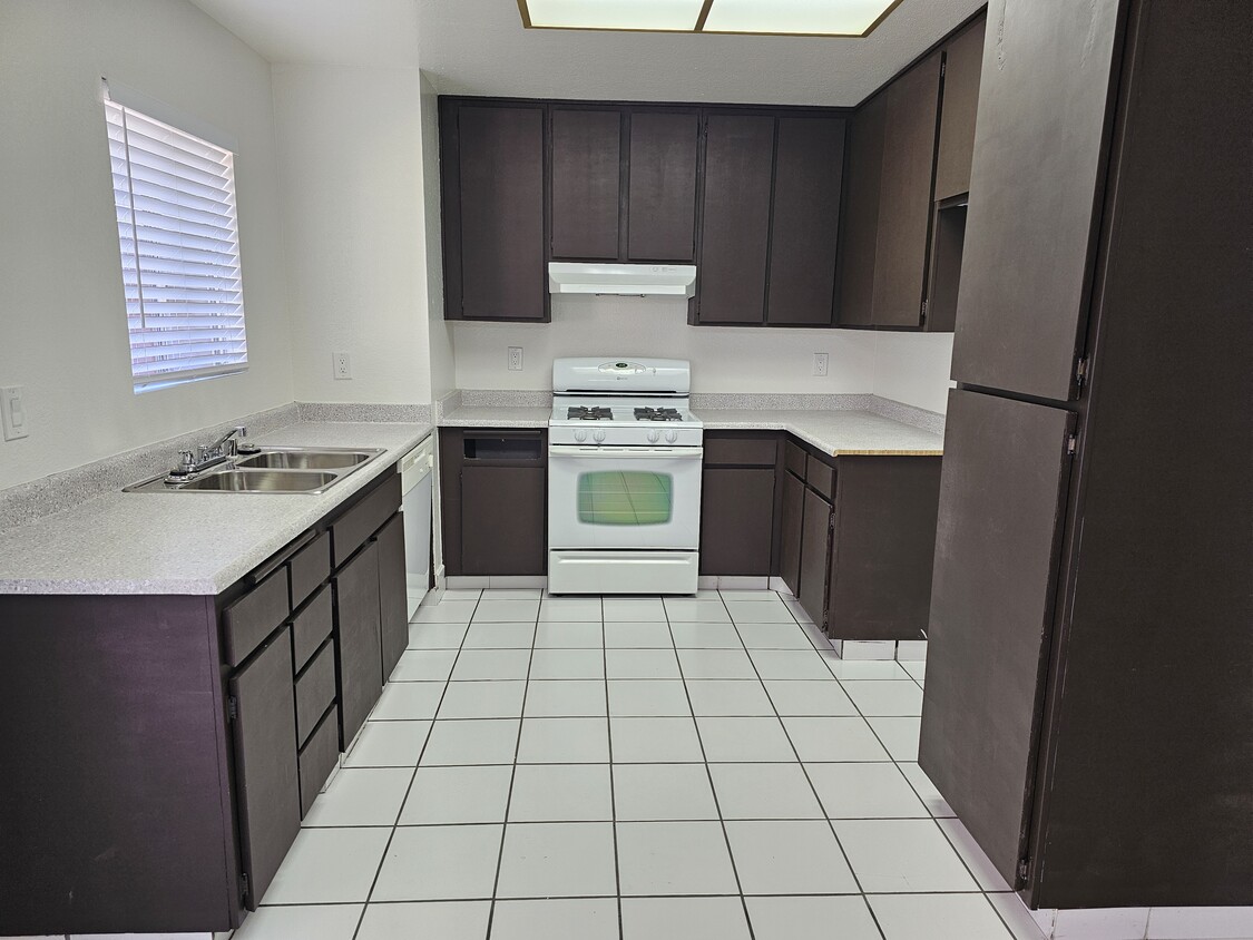 Primary Photo - 22482 De Soto St