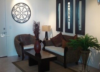 Foto del edificio - 690 SW 1st Ct