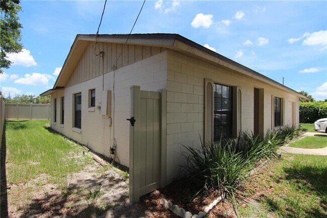 Building Photo - 1133 S Denning Dr