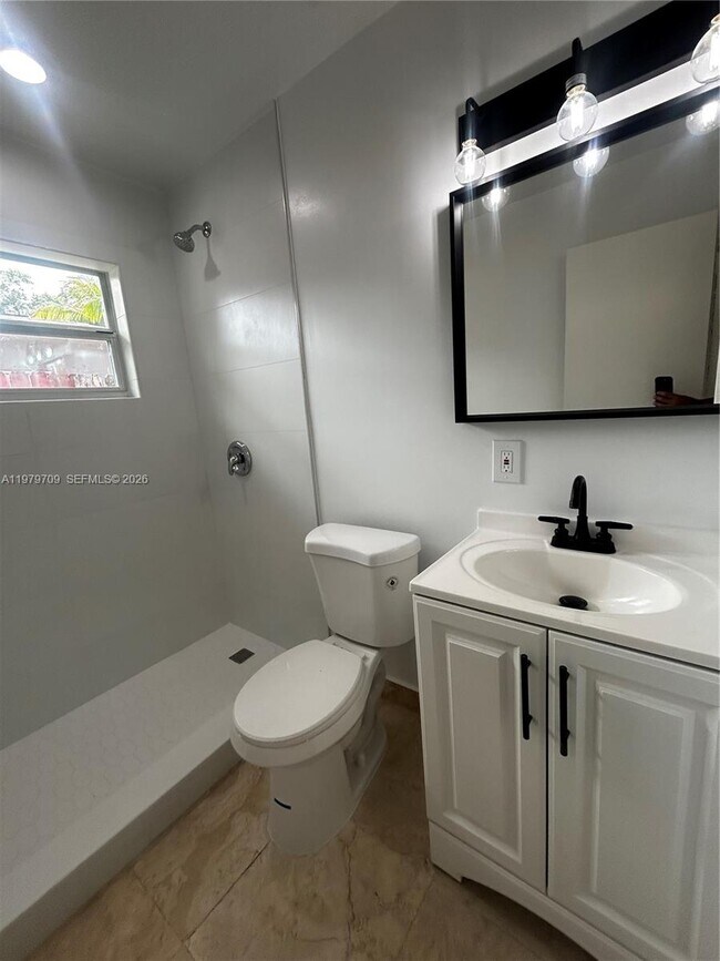 Foto del edificio - 916 SW 10th St