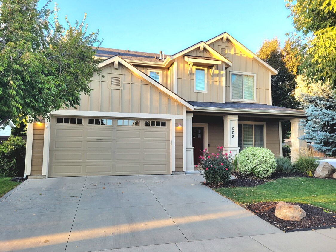 Primary Photo - 608 W Laughton Dr