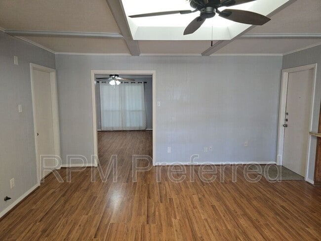 Foto del edificio - 402 S Avenue C