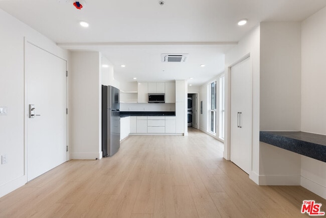 Building Photo - 8561 Belmont St