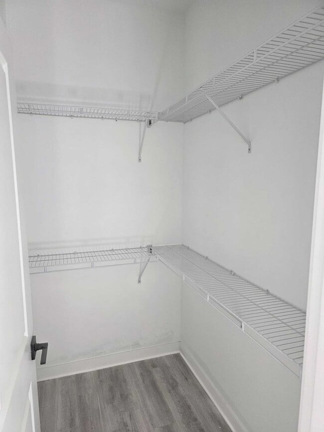 Foto del edificio - 12234 Newgate Ave