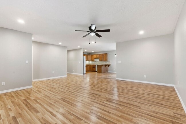 Building Photo - Updated home on large lot with GREAT SHOP!