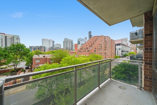 Foto del edificio - 1 E 8th St