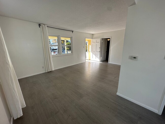 Foto del edificio - Beautifully remodeled 2-bedroom, 1-bathroo...