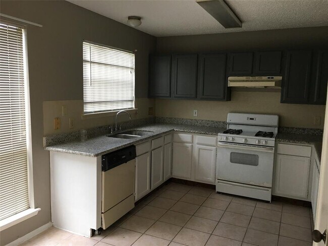 Foto del edificio - 8014 Crestwick Dr