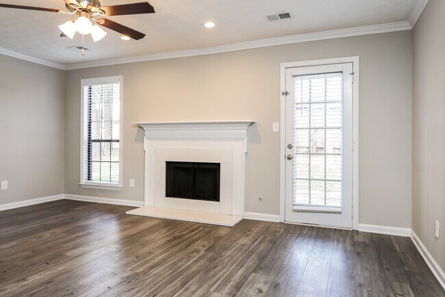 Foto del edificio - 943 Pine Ridge Dr