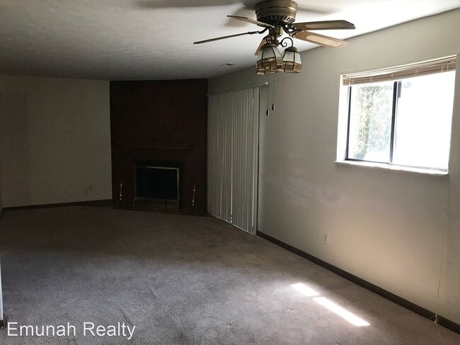 Building Photo - 2055 Woodtrail Dr