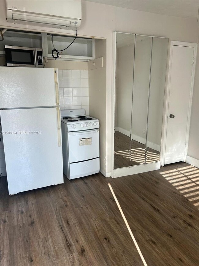 Building Photo - 2214 N 25th Ave