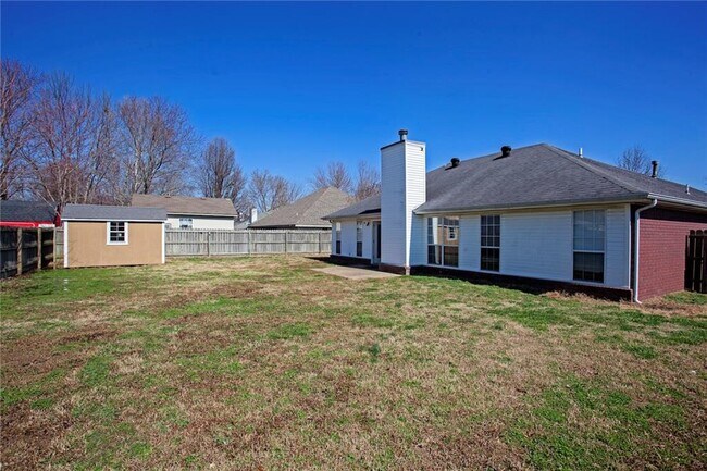 Building Photo - 281 Stein St