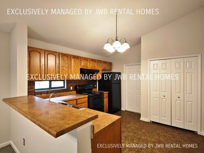 Building Photo - 1318 Independence Dr