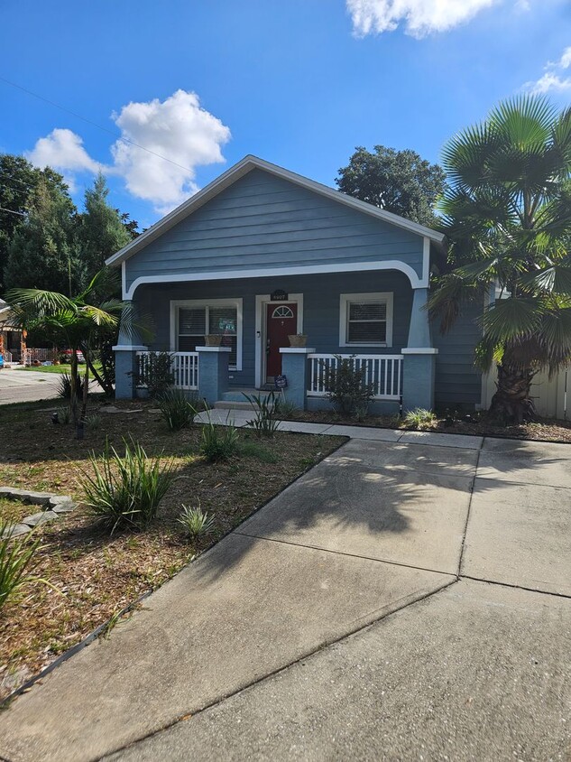 Primary Photo - Charming Florida Home for Rent – Your Drea...