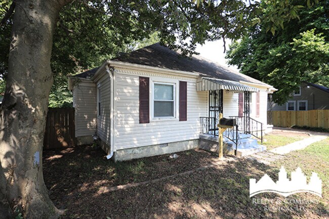 Building Photo - 837 Homer St