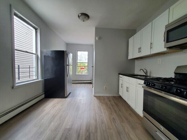 306 Ege Ave 5 - 302 Ege Ave