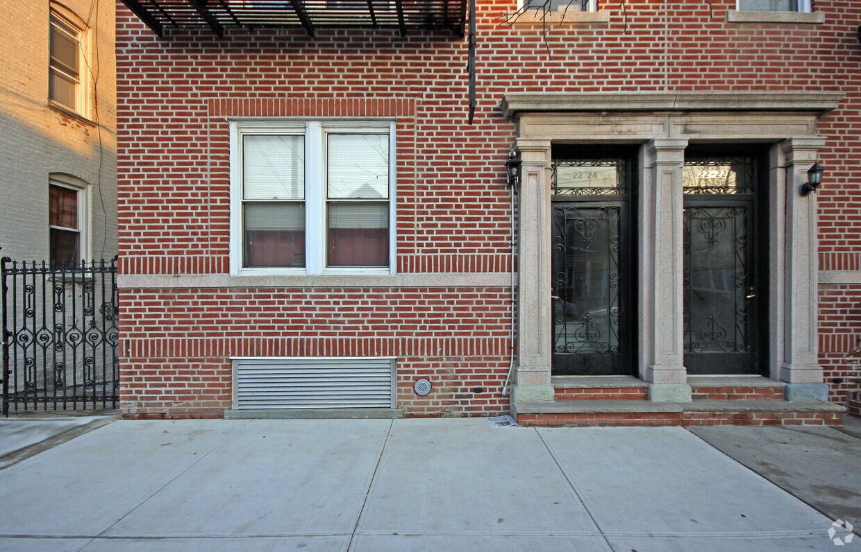 Foto del edificio - 22-24 42nd St