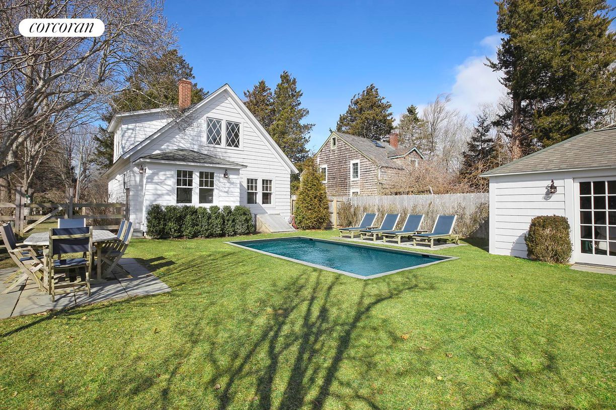 Primary Photo - 17 Huntting Ave