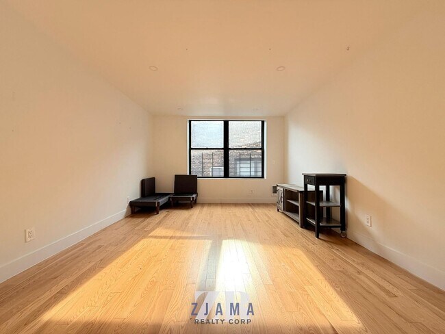 Foto del edificio - 90 E 18th St