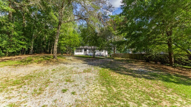 Building Photo - 3930 Fairview Dr