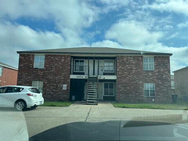 Foto del edificio - 2804 Cantabrian Dr