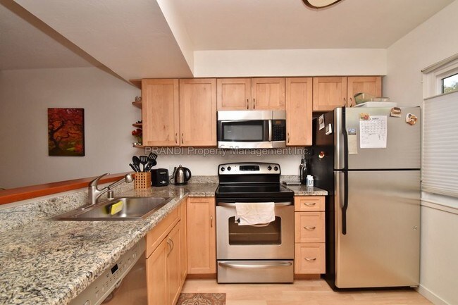 Building Photo - 24 Deuce Ct